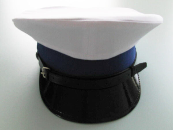Biały pokrowiec na czapce policyjnej bez orzełka