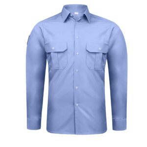 Zdjęcie produktowe koszuli SW na długi rękaw w kolorze niebieskim. Koszula zapinana na guziki, z dwiema kieszeniami i kołnierzykiem.